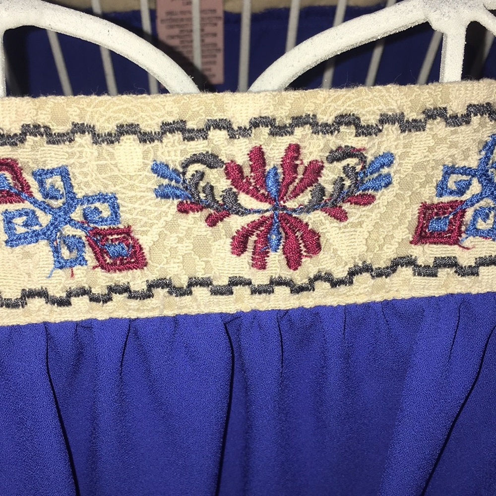 Embroidered Top - Picture 3 of 5